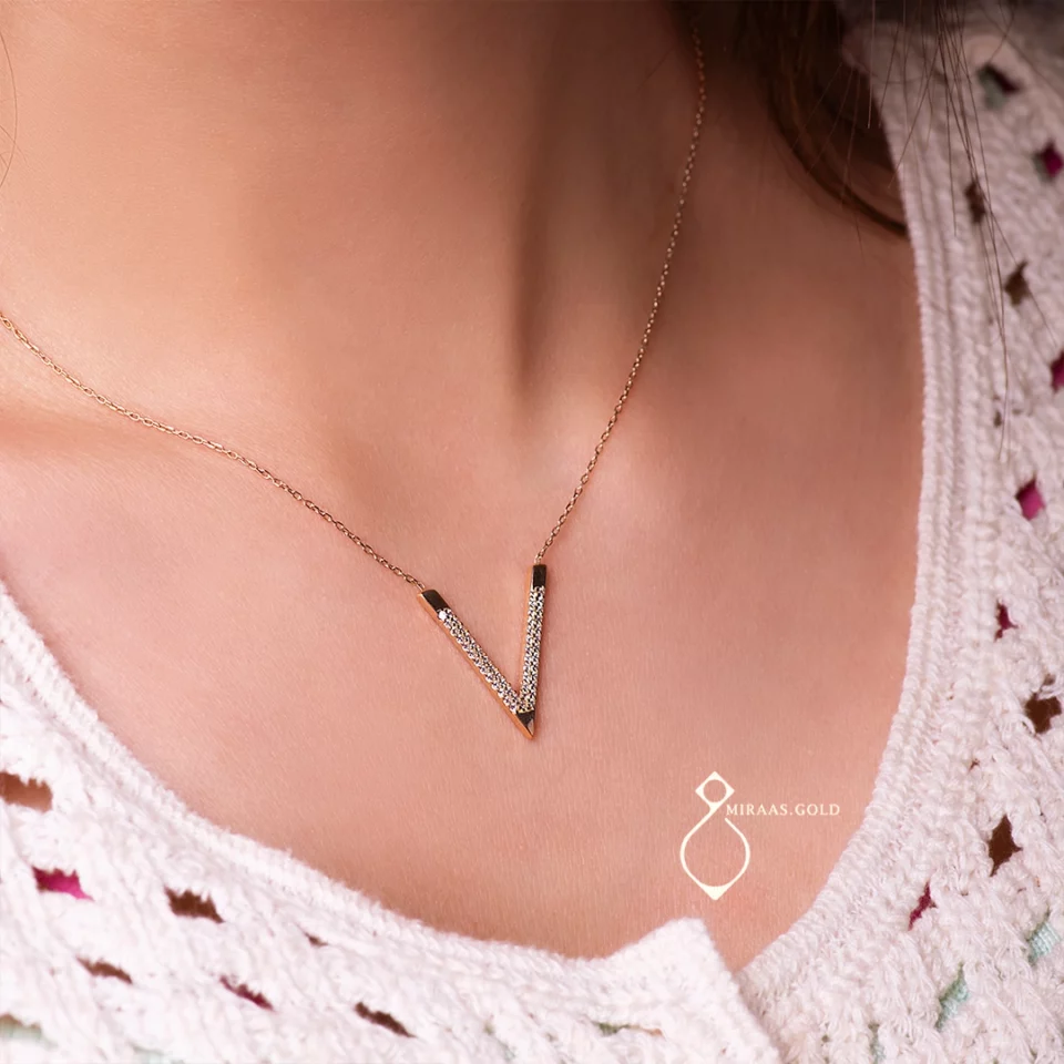 گردنبند طلا ظریف طرح وی شاین کد 156