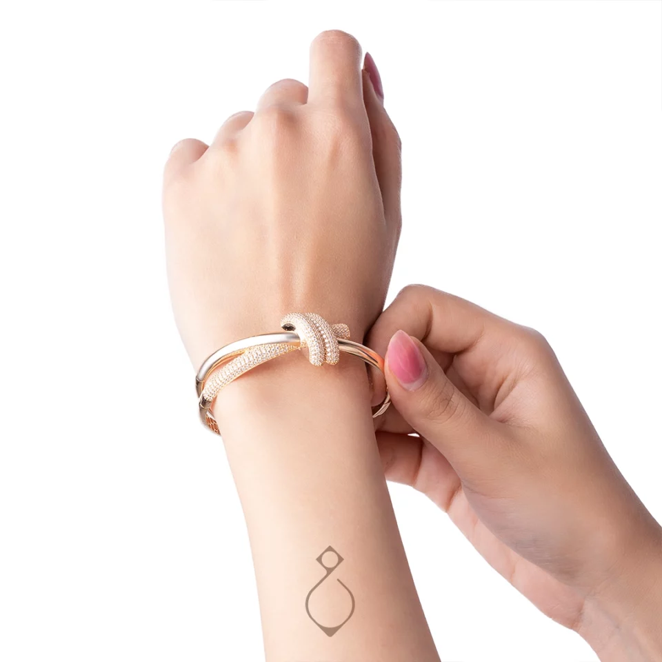 دستبند النگویی طلا طرح کارتیر درخشان کد 120